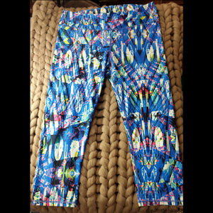 Fabletics Salar Powerhold 3/4 Print Yoga Leggings